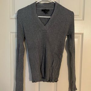 Form fitting ribbed top